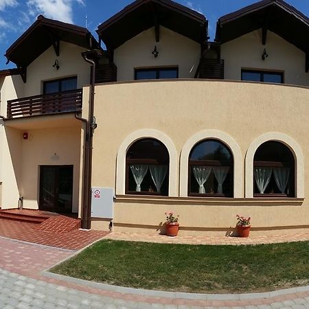 Pensiunea Berna Бакэу Экстерьер фото